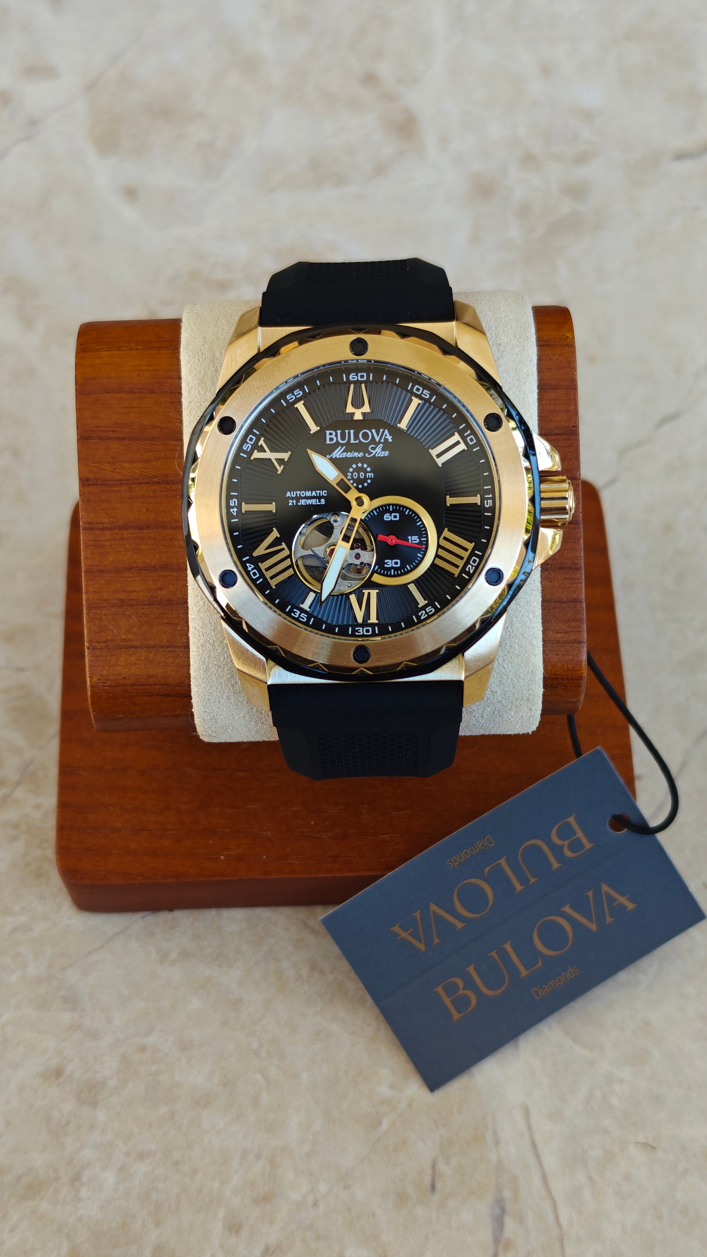 Bulova Marine Star 98A272 – Automático Black & Gold