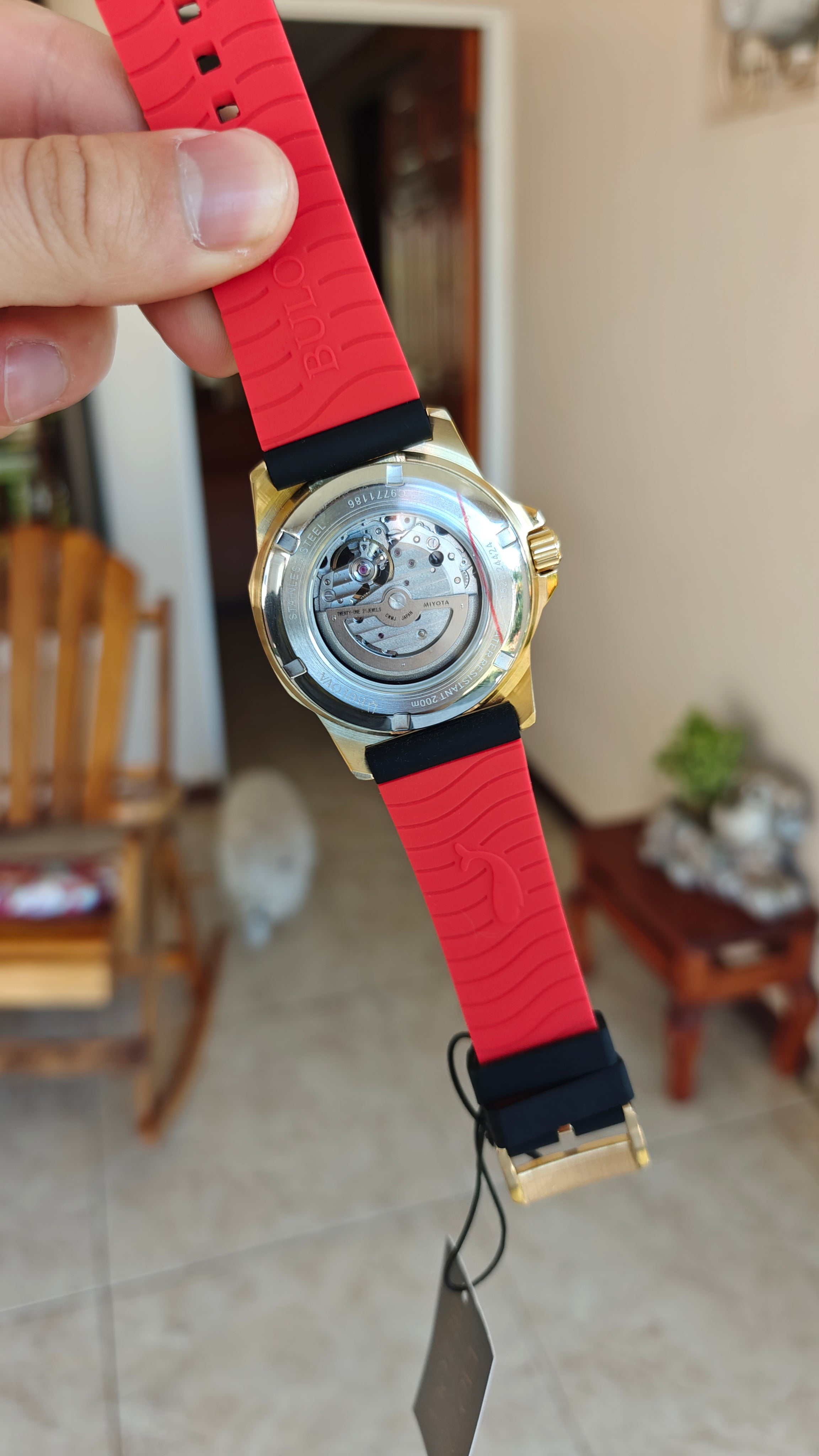 Bulova Marine Star 98A272 – Automático Black & Gold