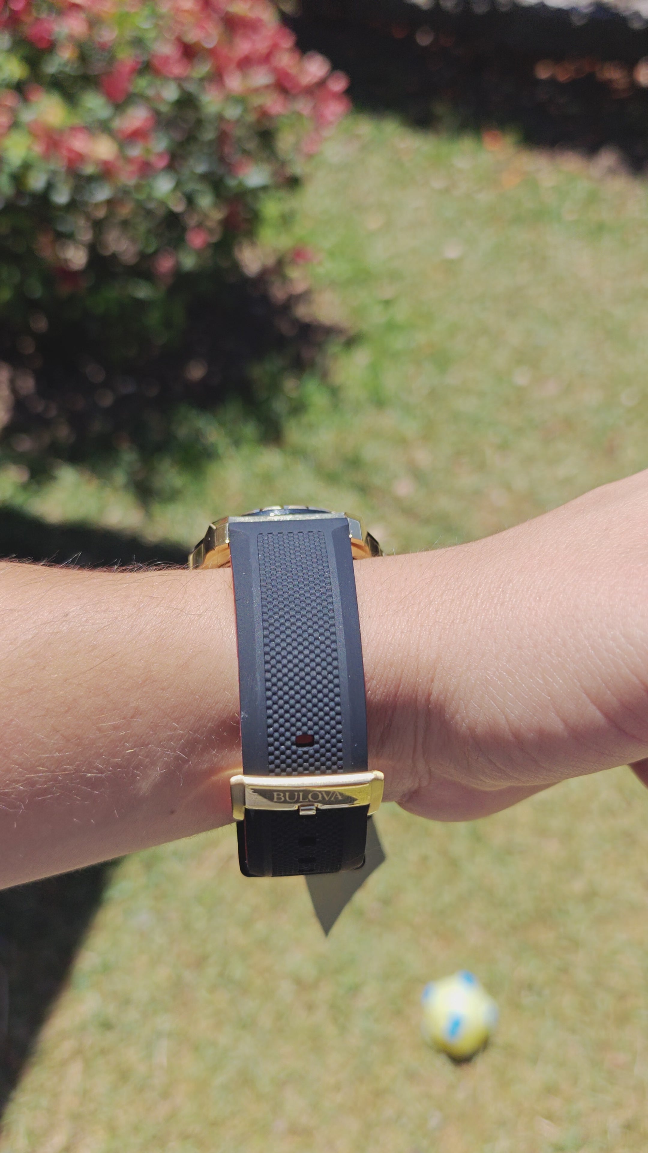 Bulova Marine Star 98A272 – Automático Black & Gold