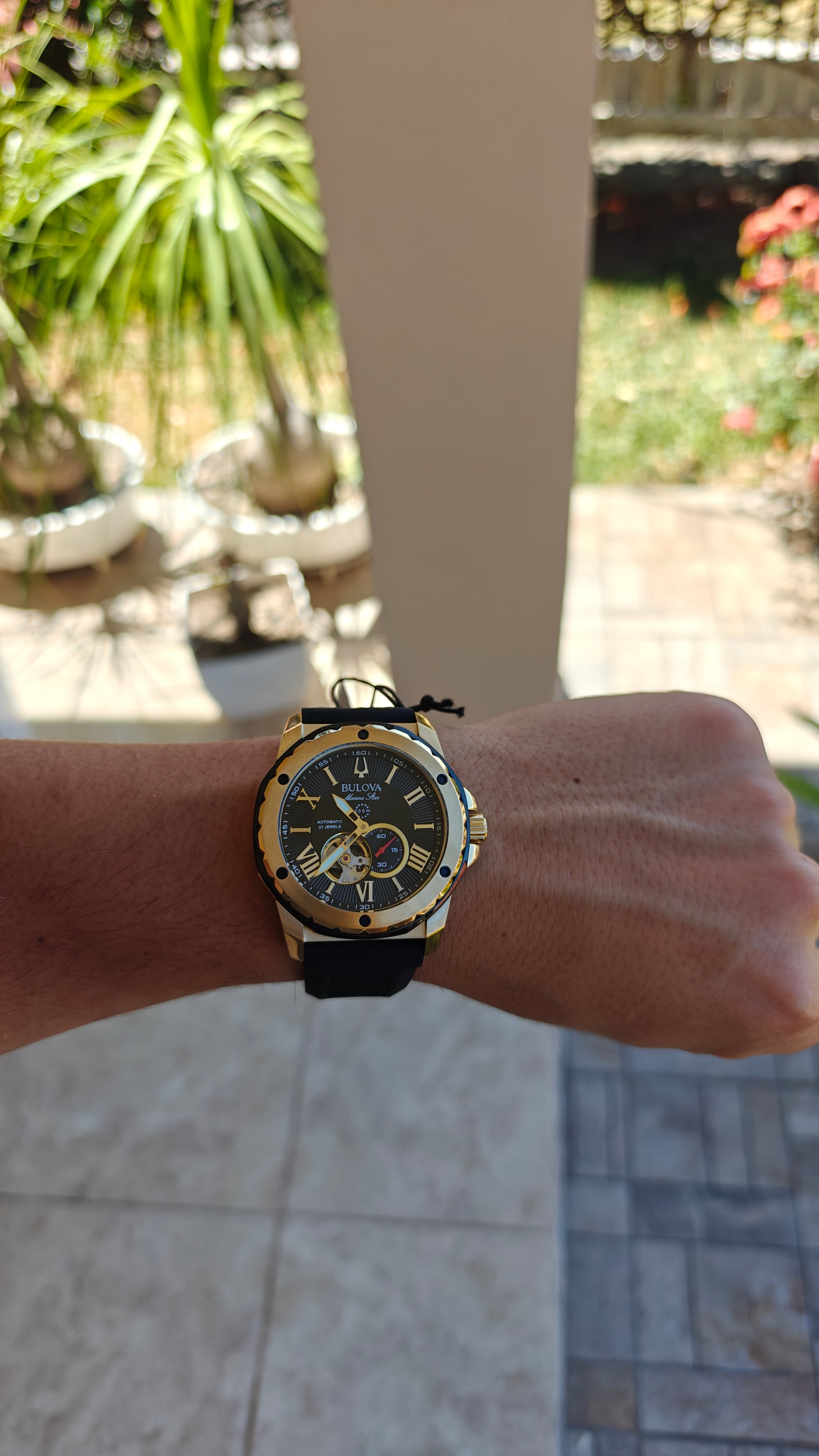 Bulova Marine Star 98A272 – Automático Black & Gold