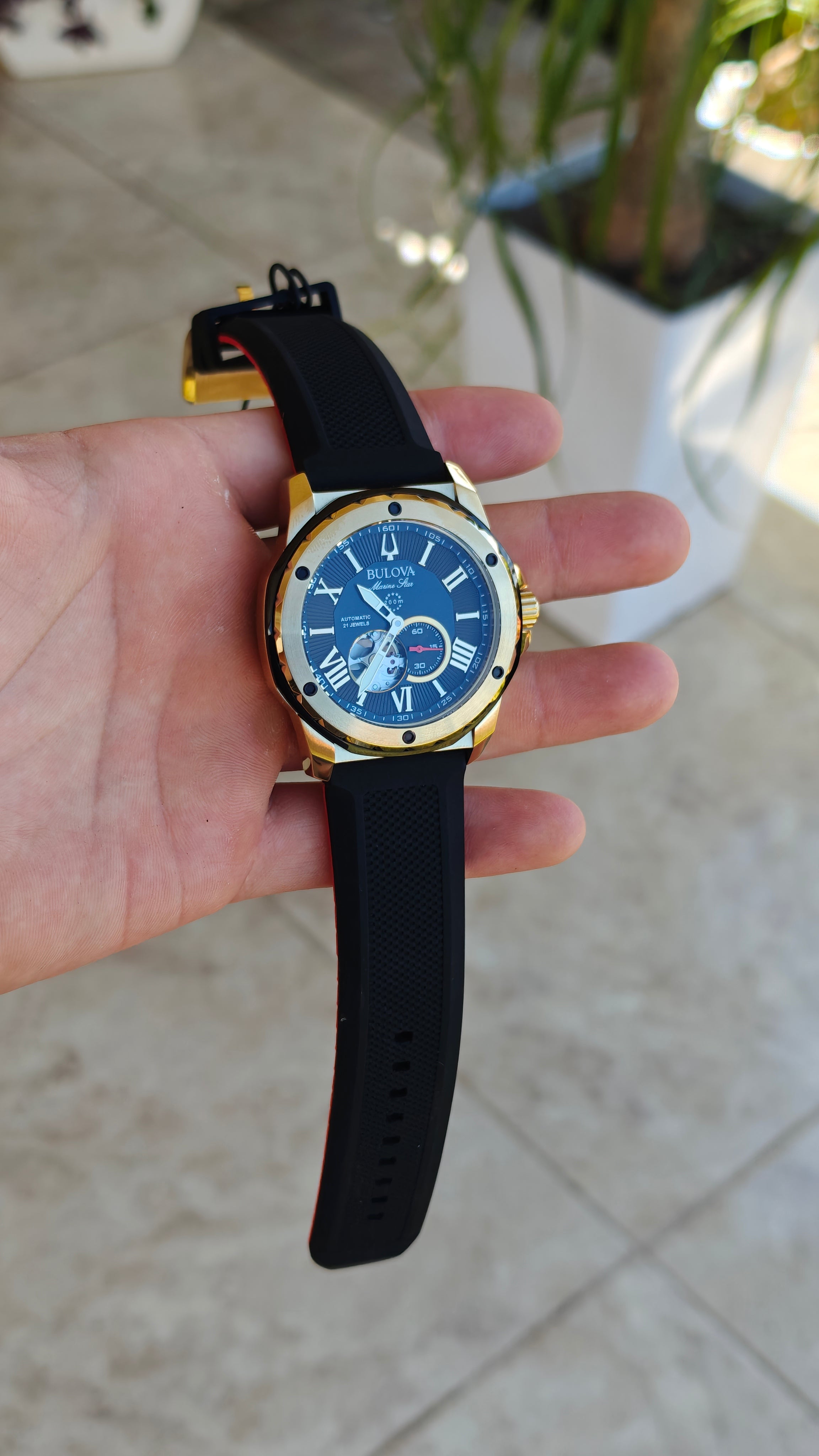Bulova Marine Star 98A272 – Automático Black & Gold