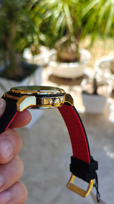 Bulova Marine Star 98A272 – Automático Black & Gold