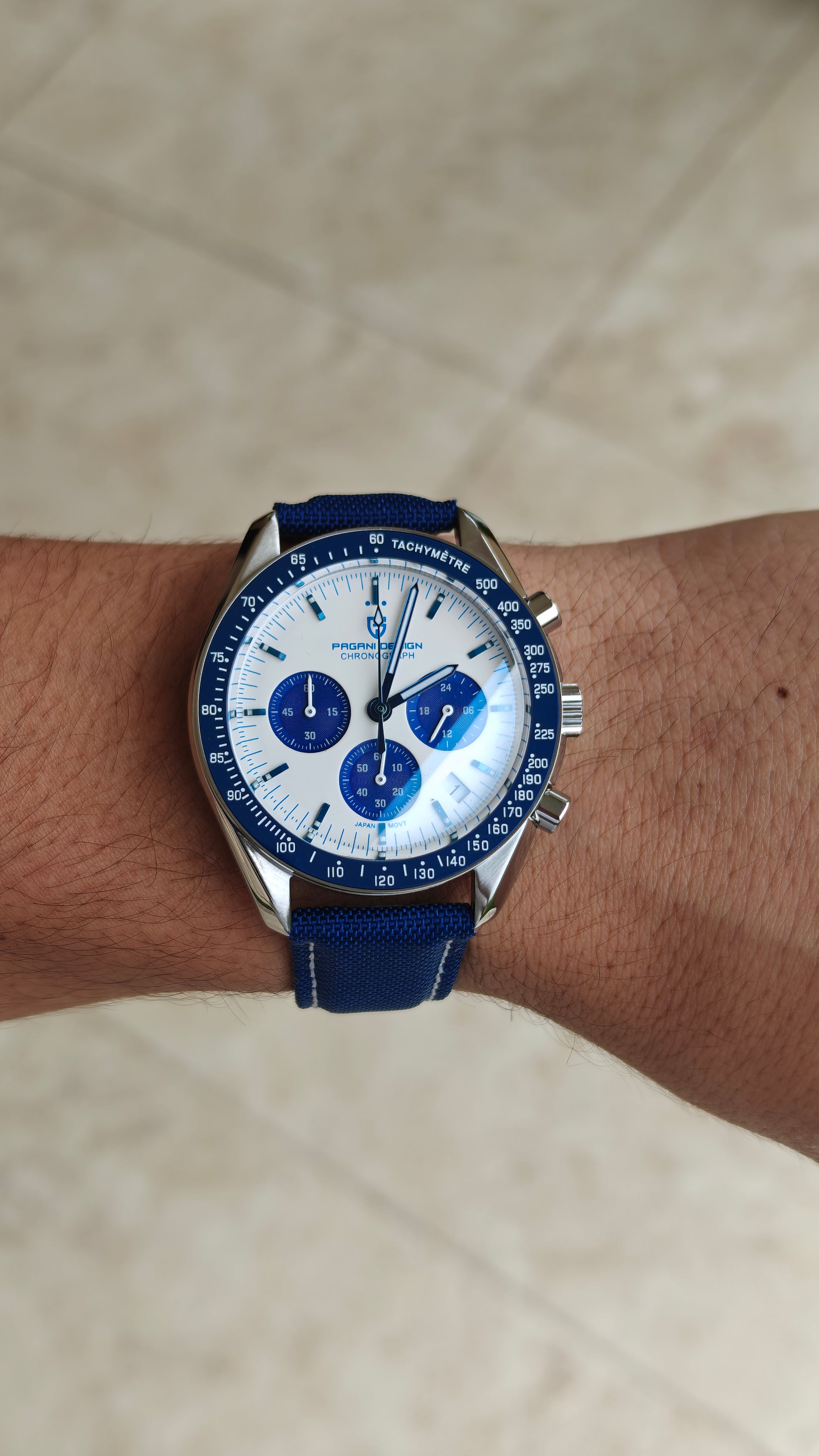 Pagani Design PD-1701 – Homenaje al Speedmaster “Snoopy Edition” (sin Snoopy)